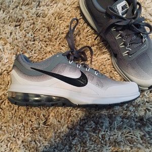 Boys Nike Max Dynasty 2 size 3.5Y